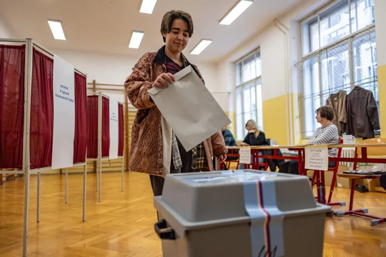 El recuento valida la contundente victoria del populista Babis en las elecciones checas