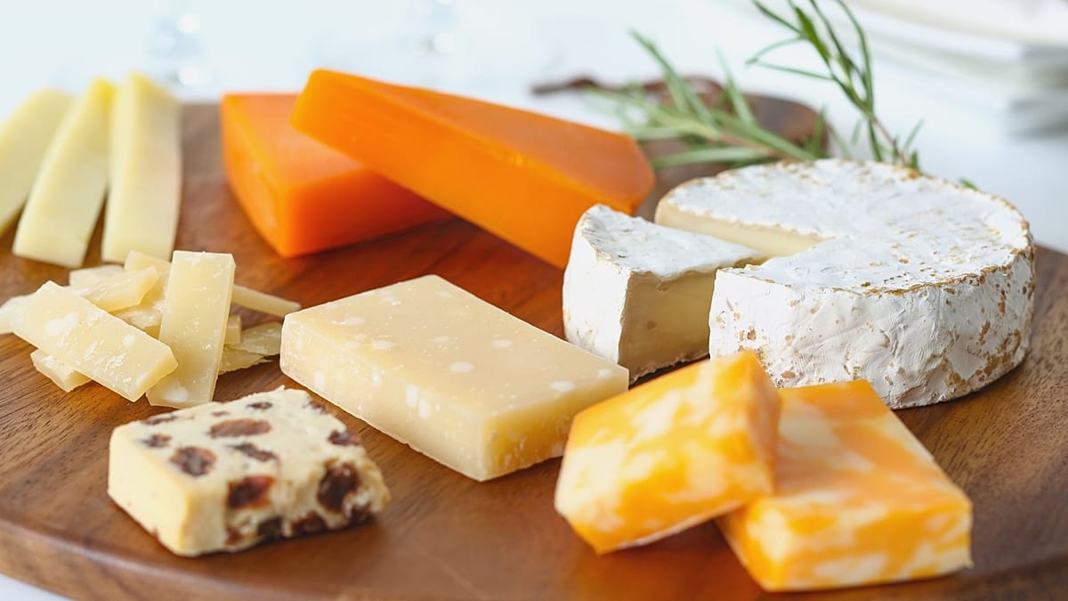 Consumir queso podría disminuir el riesgo de demencia en un 24%