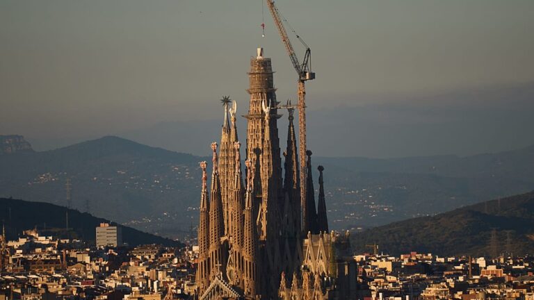 La Sagrada Familia se convierte en la iglesia más alta del mundo.