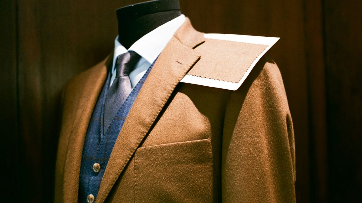 La escasez de sastres y la IA ponen en riesgo la moda 'Made in Italy'