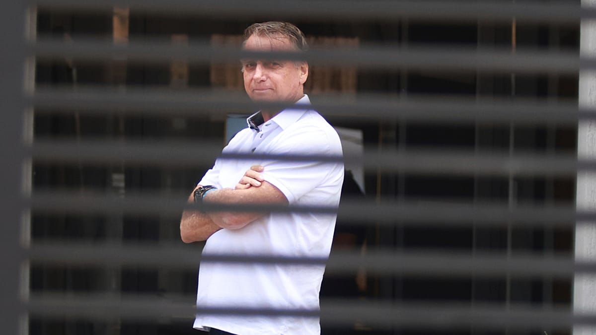 Tribunal ordena arresto de Bolsonaro tras sospechas de intento de quitarse pulsera electrónica