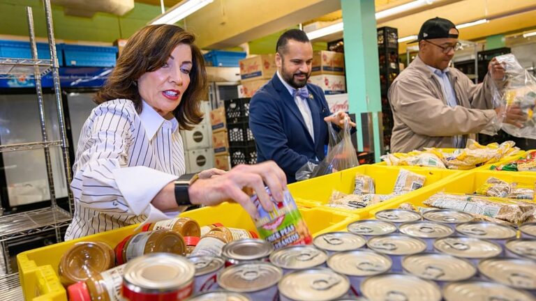 Nueva York declara emergencia por la reducción de las ayudas alimentarias