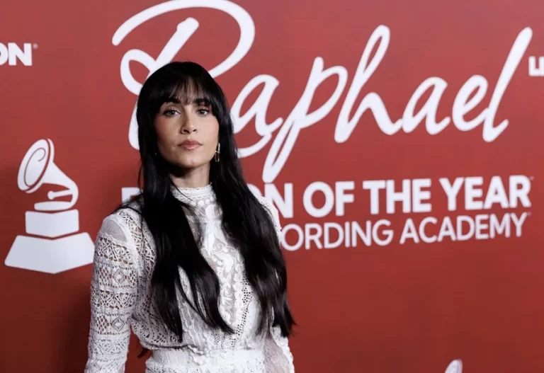Aitana recibe su primer Latin Grammy por el diseño de empaque de 'Cuarto azul' - EFE en español