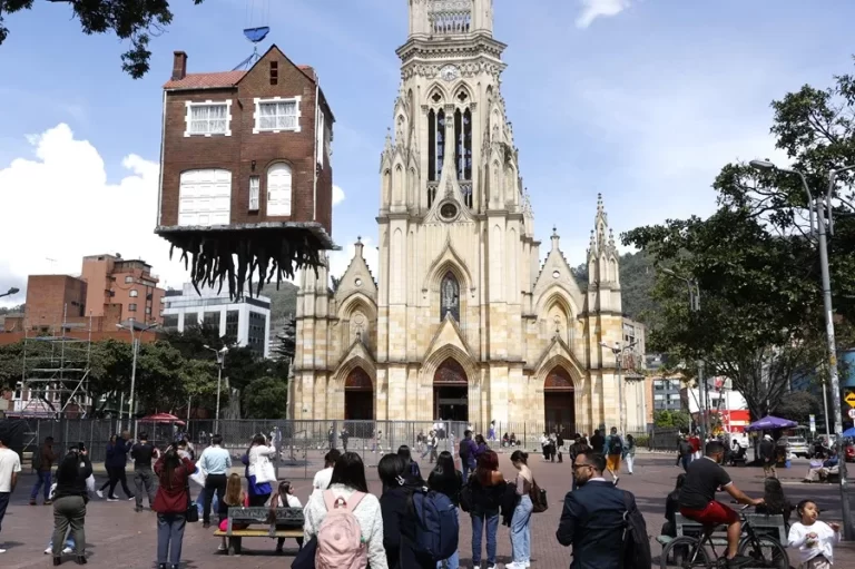 la bienal de bogotá se consolida como el evento artístico más grande de colombia en
