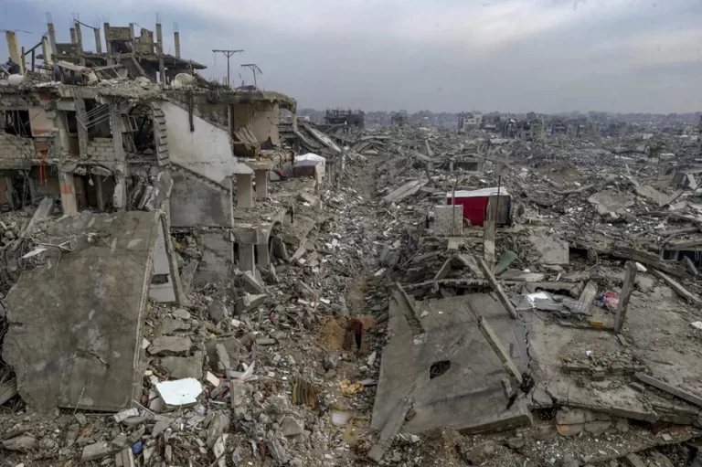 Israel continúa los bombardeos sobre el norte y sur de Gaza a pesar del alto el fuego vigente