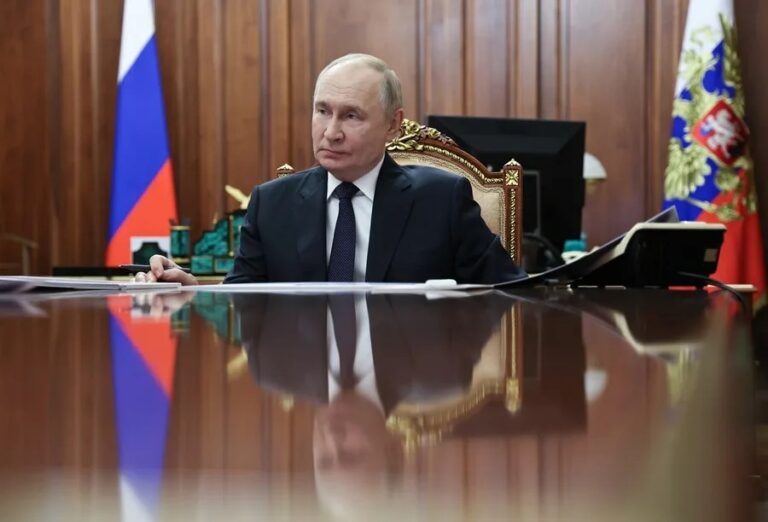 Zelenski: "Putin busca legitimación legal para lo que ha usurpado