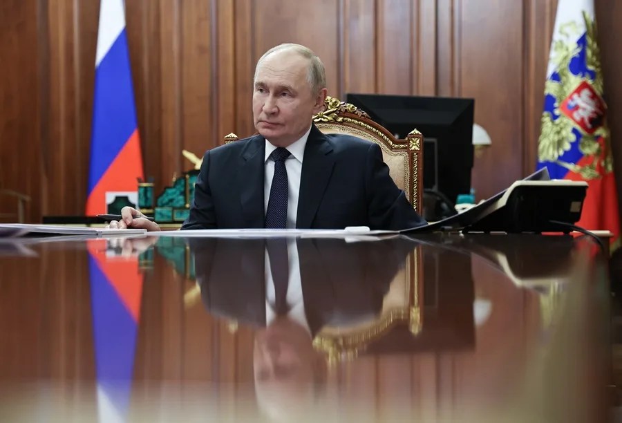 Zelenski: "Putin busca legitimación legal para lo que ha usurpado