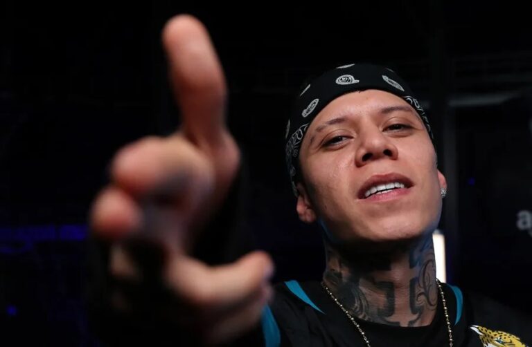 El rapero Santa Fe Klan: “‘Baile cholo’ es el primer disco que grabo en mis cinco sentidos”