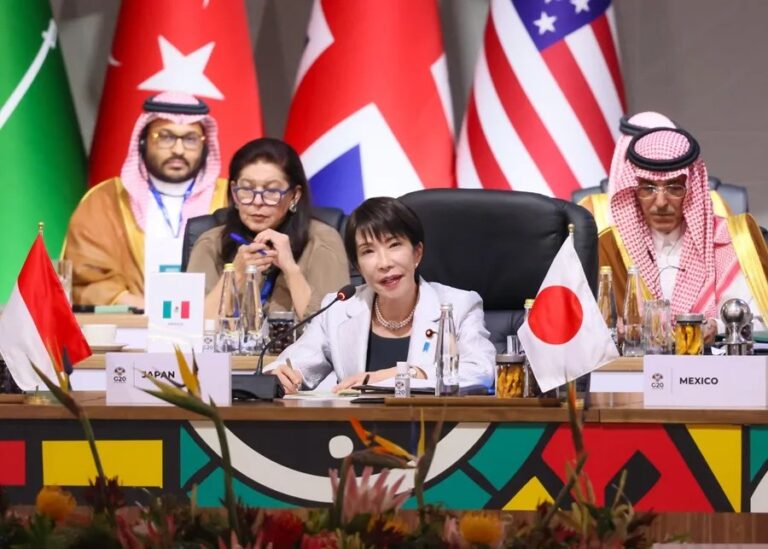 El canciller chino asegura que Pekín no permitirá el regreso del militarismo japonés