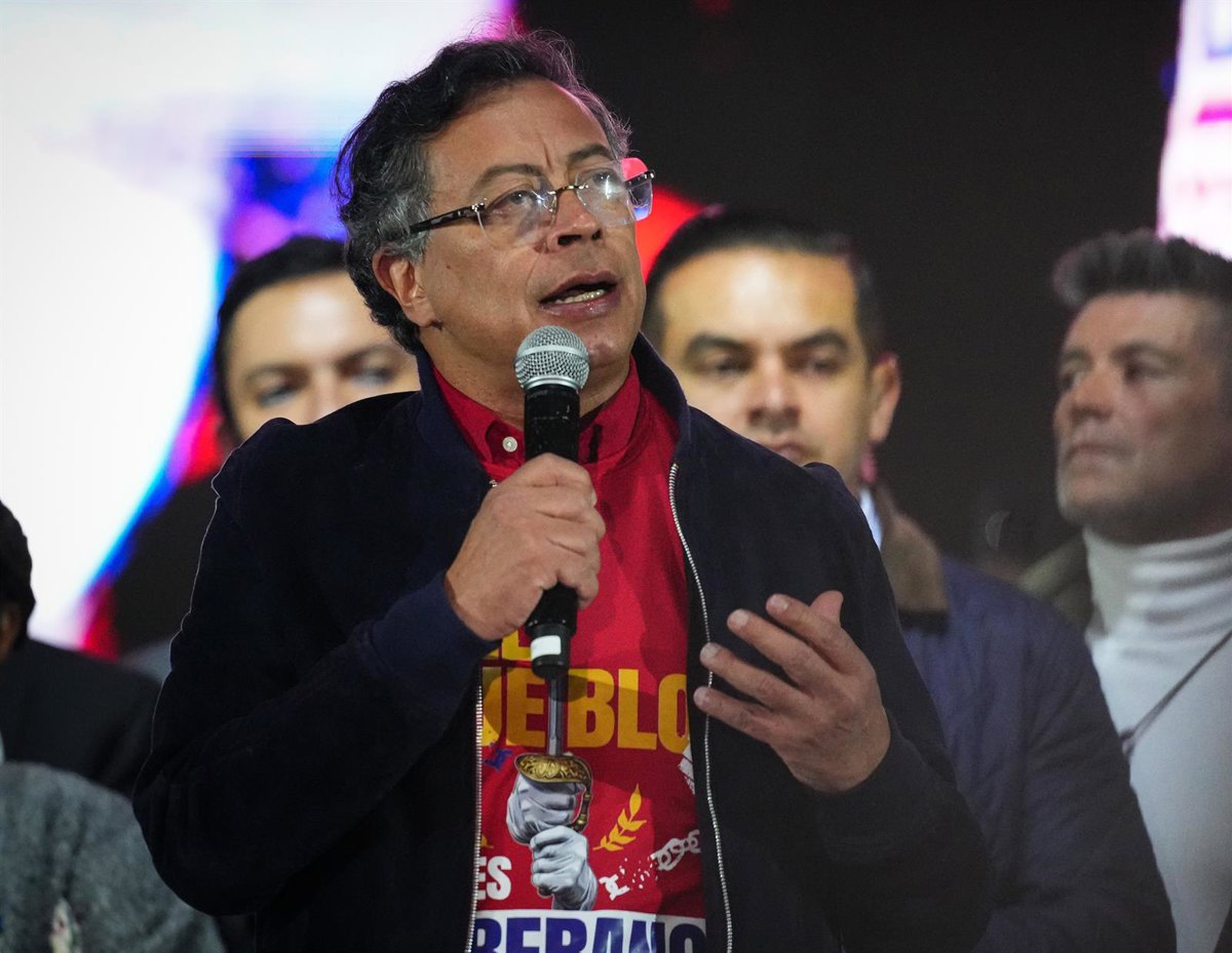 La Fiscalía de Colombia inspecciona la sede del partido de Petro por posible financiación