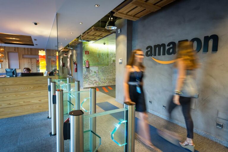 Amazon propone un ERE en España que afectará a 1.200 empleados de sus oficinas en Madrid y