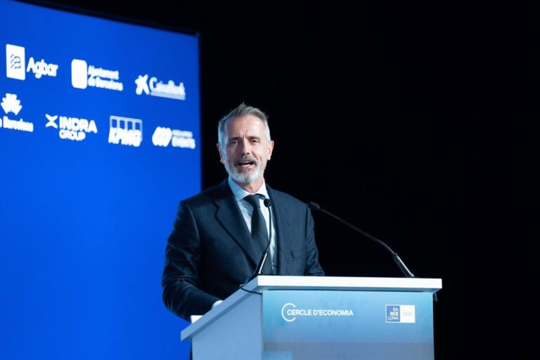 Telefónica aclarará el martes su plan sobre el dividendo, ampliación de capital y adquisiciones