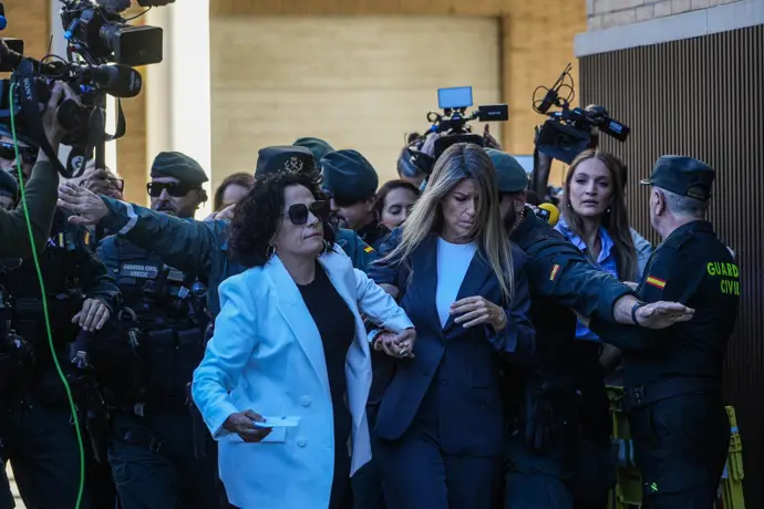 Vilaplana señala que Mazón se mantuvo comunicado durante la comida del 29-O y no mostró prisa