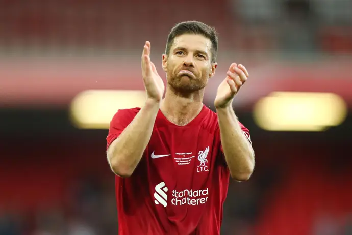 El emotivo regreso de Xabi Alonso a Anfield tras años en el fútbol europeo y su legado en