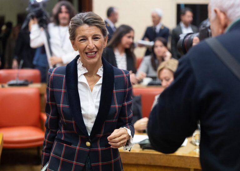 Díaz desafía a Junts a eliminar los permisos por defunción y destaca los beneficios del Gobierno