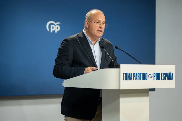 El PP destaca que el PSOE enfrentará una investigación por "pagos en sobres"; Junts formaliza su