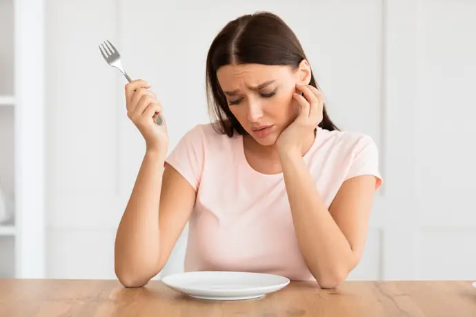 ¿La falta de comida afecta nuestra claridad mental? Un estudio lo examina detalladamente