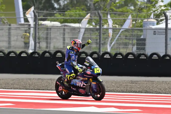 Diogo Moreira conquista Portimão y se acerca al campeonato de Moto2