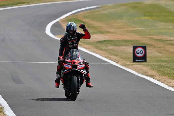 Bezzecchi supera a Álex Márquez en Portugal y se acerca al tercer lugar en el Mundial de MotoGP