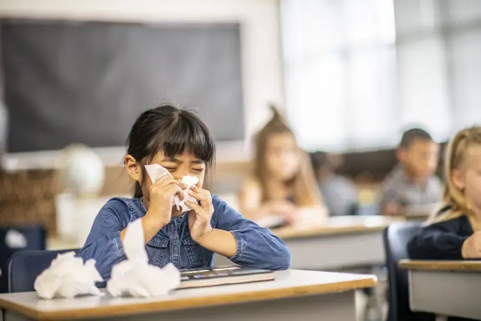 Mocos y tos en otoño: cuándo preocuparse y qué tratamientos evitar según Lucía, mi pediatra