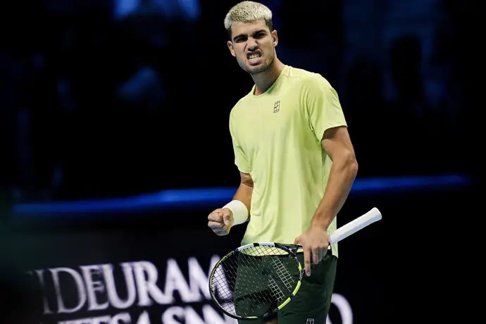 Alcaraz supera a Fritz mientras Musetti posterga su avance a semifinales en las Finales ATP
