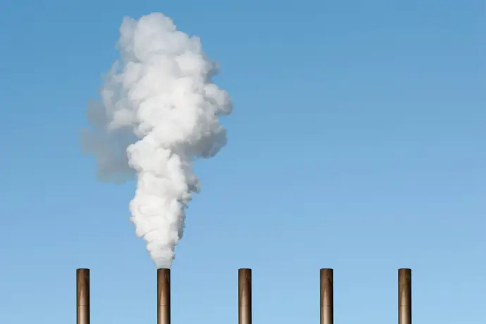La industria farmacéutica genera un 55% más de CO2 que la automotriz en relación a sus ingresos