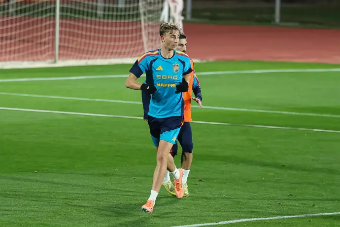 Huijsen, desconvocado por España para el partido frente a Turquía, no formará parte de la