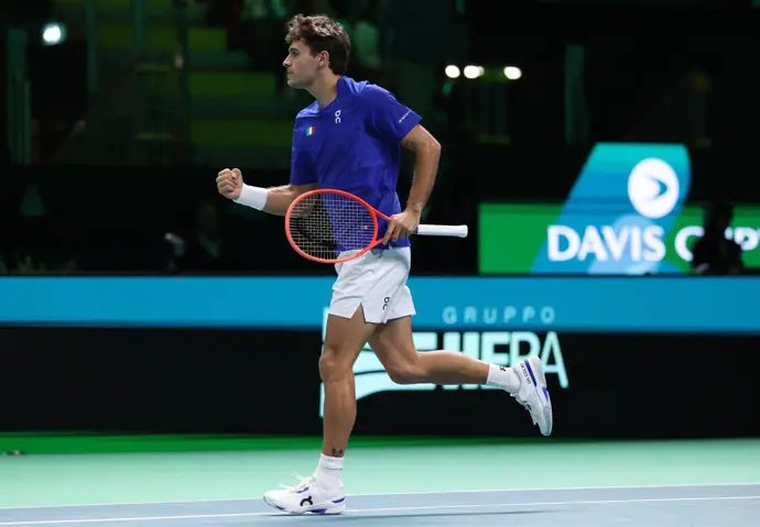 Berrettini y Cobolli llevan a Italia a las semifinales de la Copa Davis con una destacada actuación