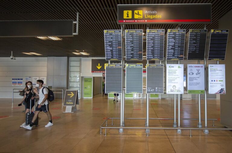 La CNMC autoriza un aumento del 6,44% en las tarifas de Aena para 2026