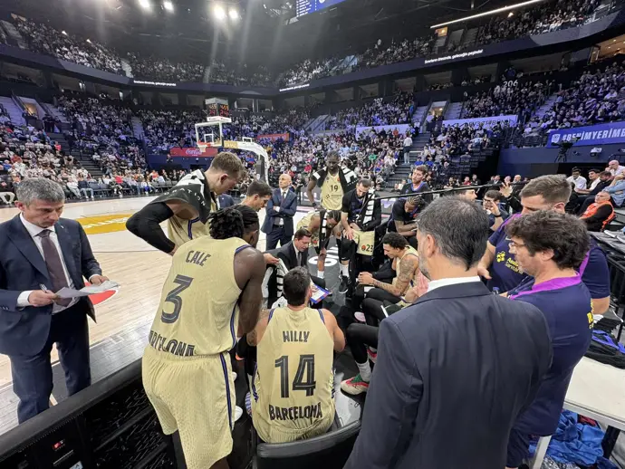 El Barça de Pascual comienza su camino en Estambul con dificultades y buscando la recuperación
