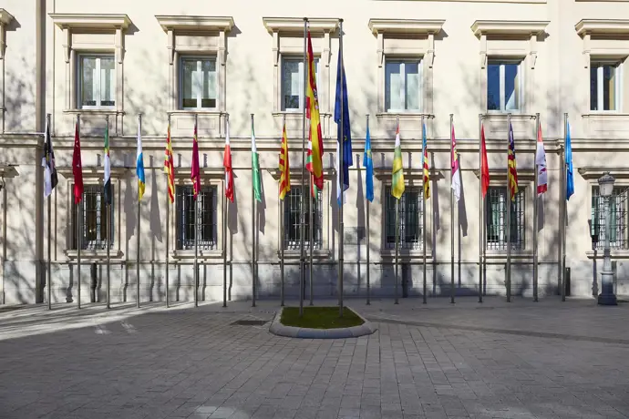 El PSOE solicita al Congreso respaldo para el autogobierno y más transferencias a las CCAA
