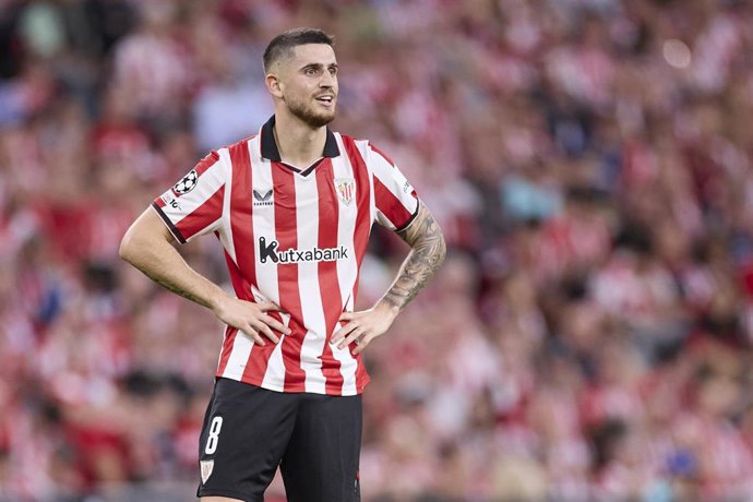 Archivo - El jugador del Athletic Club Oihan Sancet durante un partido de Champions League en San Mam&eacute;s.