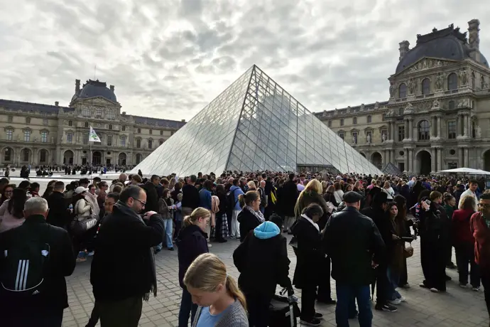 El Museo del Louvre aumentará un 45% el costo de sus entradas para no europeos en 2026