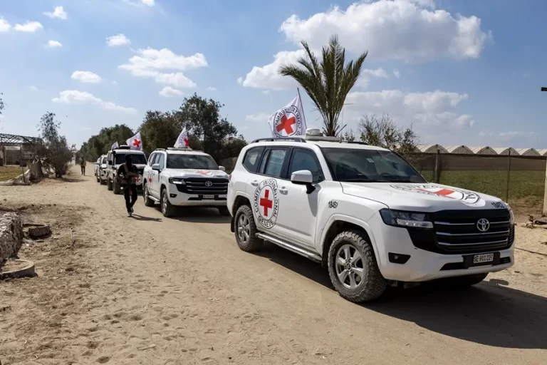 Hamás informa que esta noche entregará a Israel tres cuerpos de presuntos rehenes