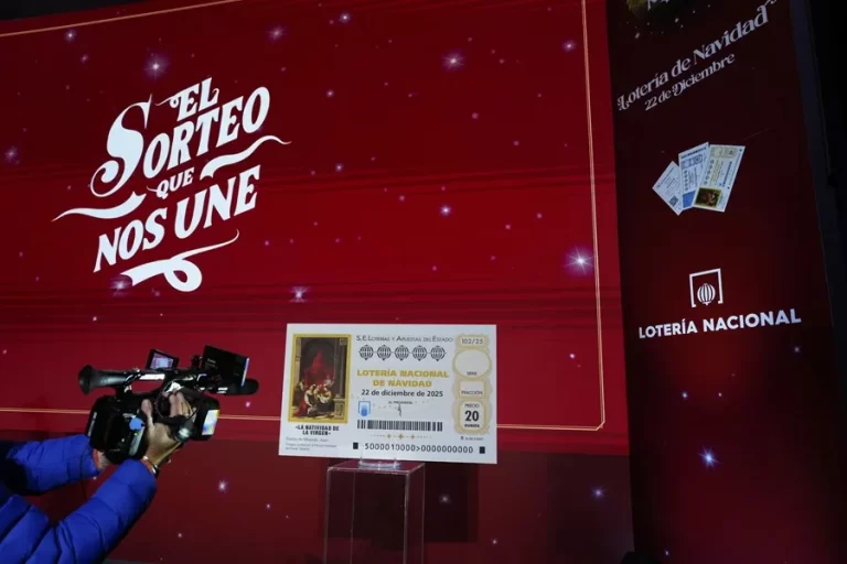 Un décimo enmarcado, más valioso por la ilusión que por el premio que pueda ofrecer