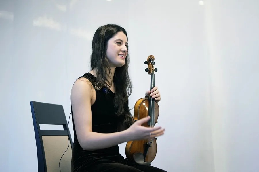 maria due&ntilde;as artista a&ntilde;o