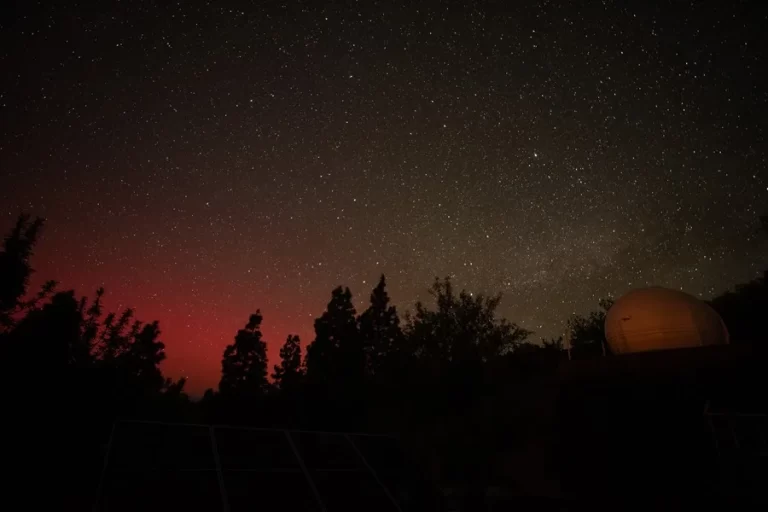 Una intensa tormenta solar impacta hoy el campo magnético terrestre y el Telescopio de Treinta