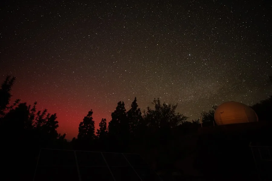 Una intensa tormenta solar impacta hoy el campo magnético terrestre y el Telescopio de Treinta