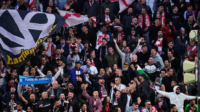 Aficionados del Rayo Vallecano sufrieron un ataque de encapuchados en Polonia durante su visita