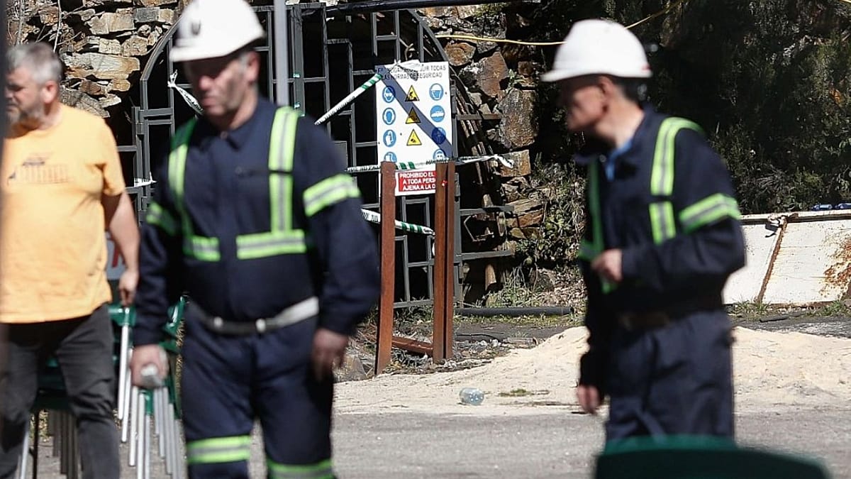 Al menos dos fallecidos tras el colapso de una mina en Asturias, informan las autoridades locales
