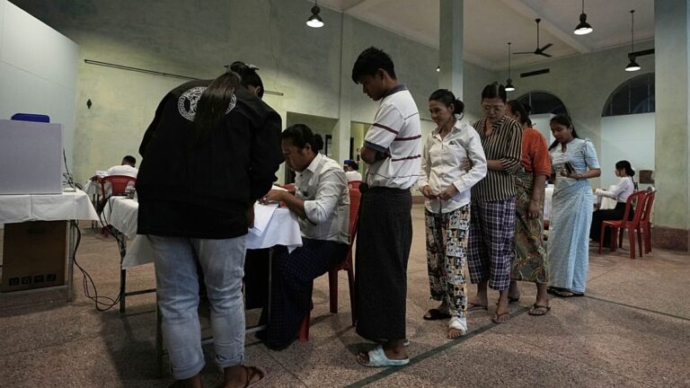 Myanmar concluye la primera fase de las elecciones generales con la participación del electorado.