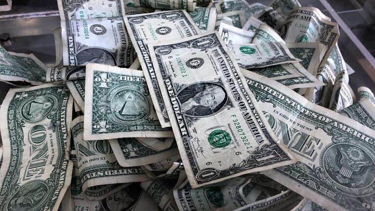 La elite económica mundial acumula riqueza y aporta menos en impuestos