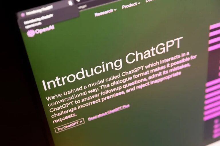 Sam Altman de OpenAI declara un "código rojo" para mejorar la IA de ChatGPT