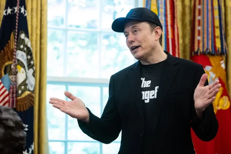 Un tribunal permite a Tesla otorgar a Musk decenas de miles de millones de dólares en compensación