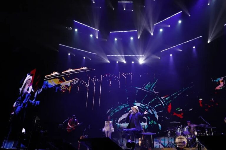 Sabina se despide con emoción en el "último y más significativo" concierto de su carrera