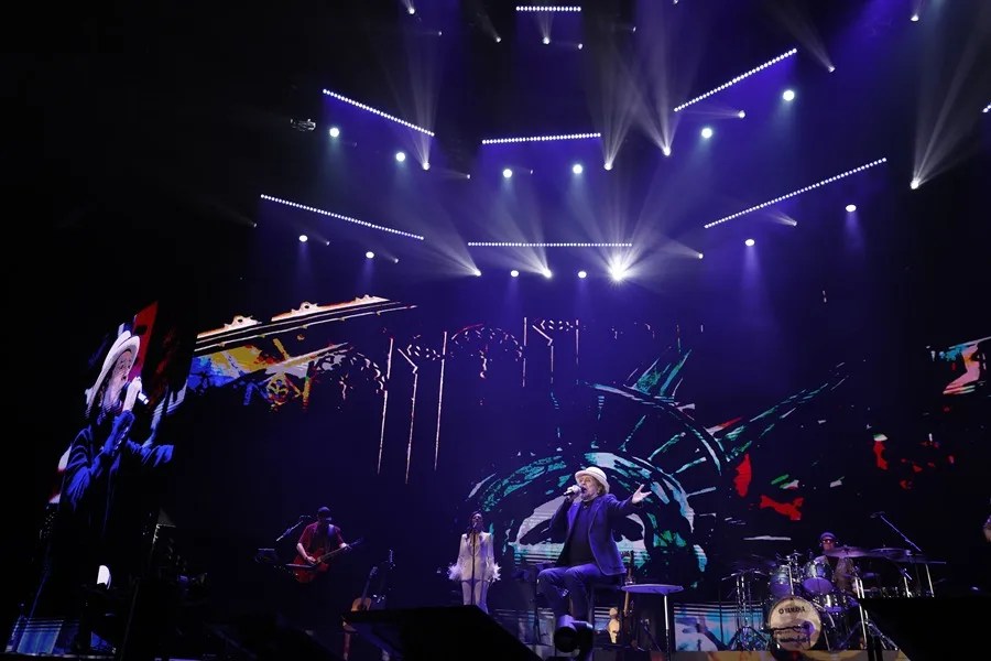 Sabina se despide con emoción en el "último y más significativo" concierto de su carrera