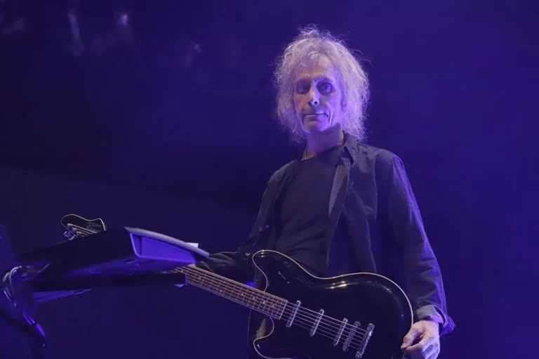 Fallece a los 65 años Perry Bamonte, guitarrista de la icónica banda británica The Cure