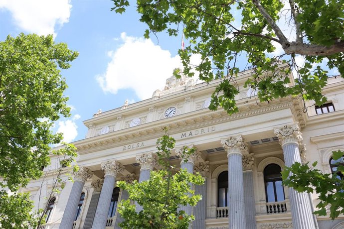 Archivo - Fachada del Palacio de la Bolsa de Madrid, en Madrid (Espa&ntilde;a).
