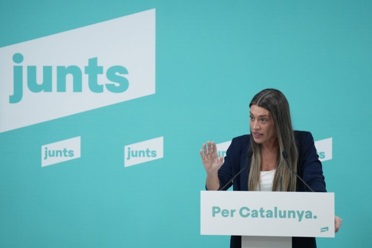 Nogueras reafirma la postura de Junts frente al PSOE y le pide que tome decisiones; Feijóo critica