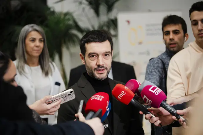Bustinduy exige asumir responsabilidades en los casos de Salazar y Torremolinos; el PP denuncia la
